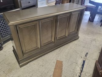 Brand New Floorsample Buffet