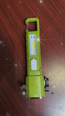 Safety hammer flashlight