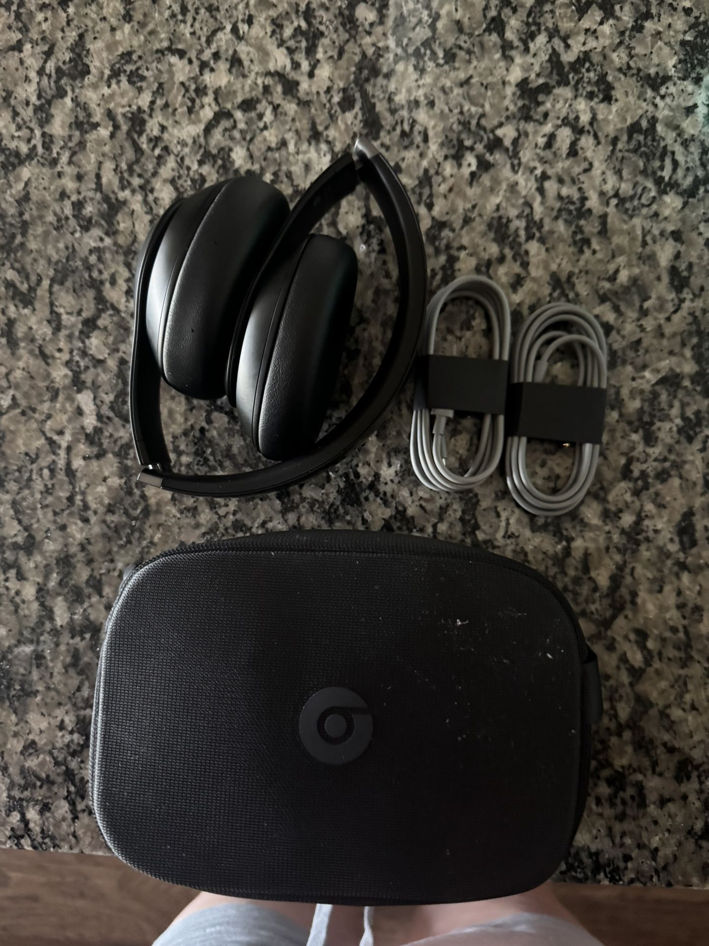 Beats - Studio Pro - Wireless Noise Cancelling Over-the-Ear Headphones - Black