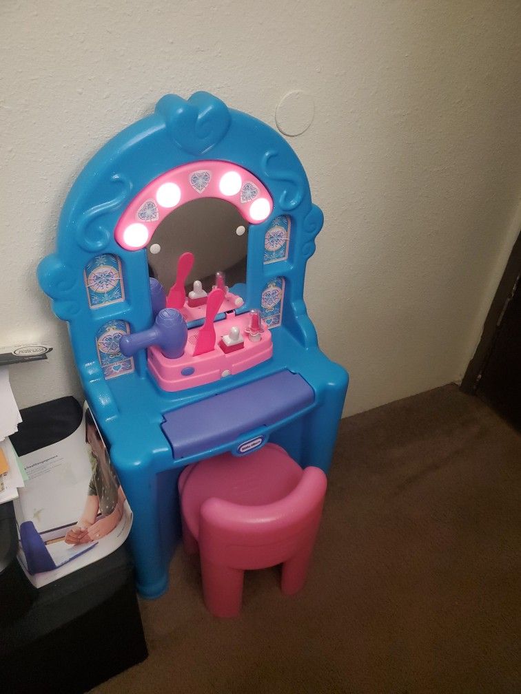 Little Tikes Vanity