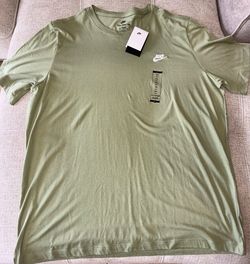 Nike Men’s T-Shirt XXL Tall – New with Tags