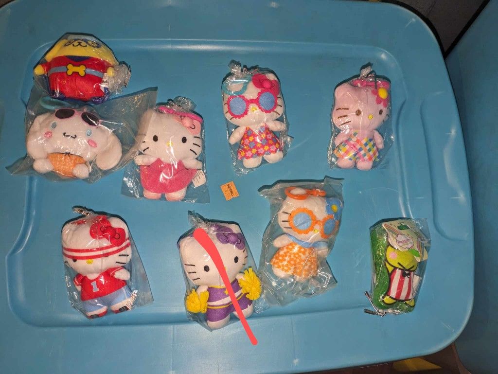 Hello Kitty Mystery Plushie Keychain - Pick One