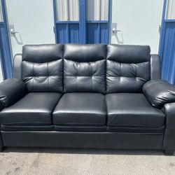 Brand New Leartheide Sofa And Love Seat 