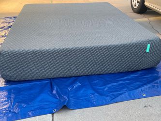 Nice Tuft & Needle 12” Queen Memory Foam Mattress