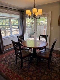 Free dining table