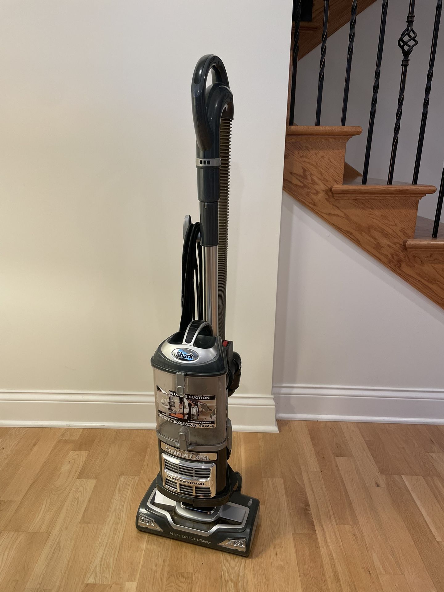 Shark Navigator Lift-Away Vacuum Cleaner 