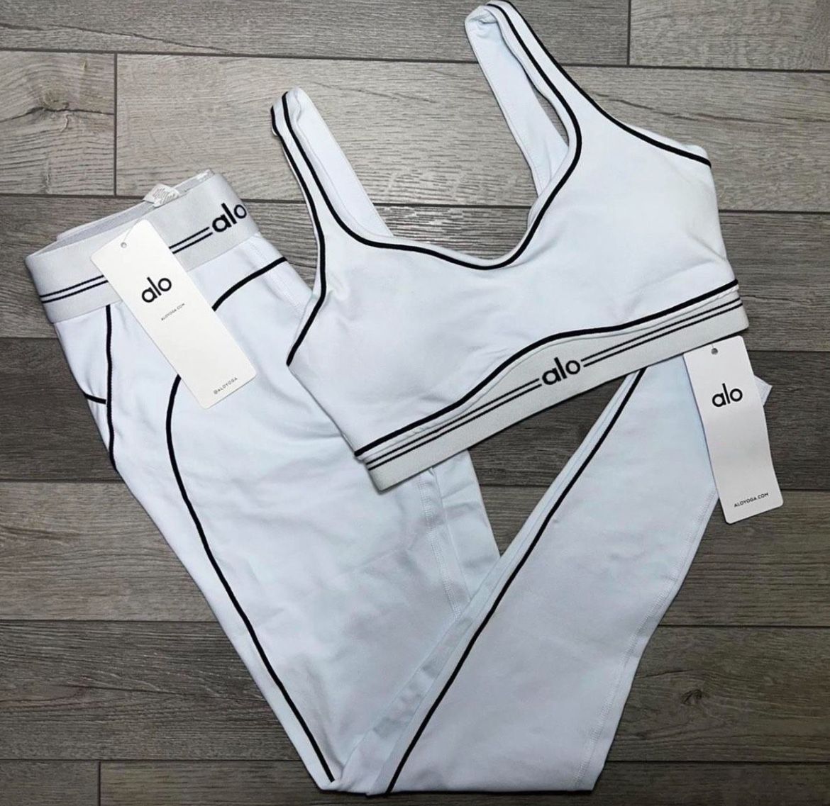 White Alo Yoga Set Size Medium