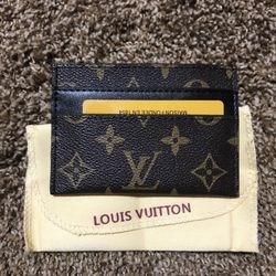 Louis Vuitton slim wallet. Cards holder.