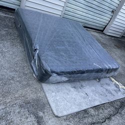 King Sealy Posturpedic mattress (Delivery available!)