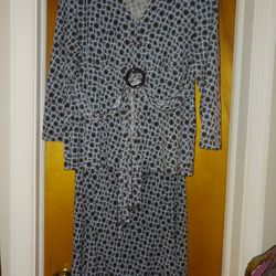 Very Nice Ladies Size Xlarge Top And Skirt Set