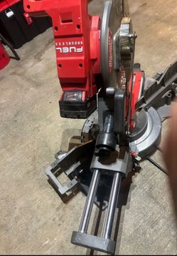 Milwaukee M18 FUEL Brushless Miter Saw