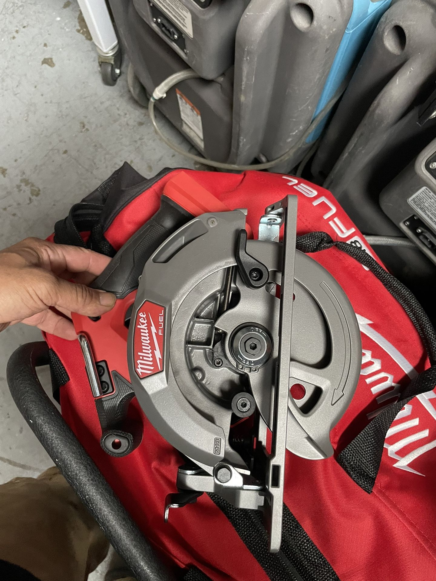 M18 FUEL 18V Lithium-Ion Brushless Cordless 6-1/2 in. Circular Saw (Tool-Only)