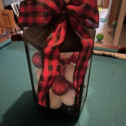 Holiday Lantern Decor 