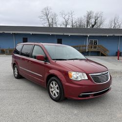 2013 Chrysler Town & Country Van Touring (Minivan)