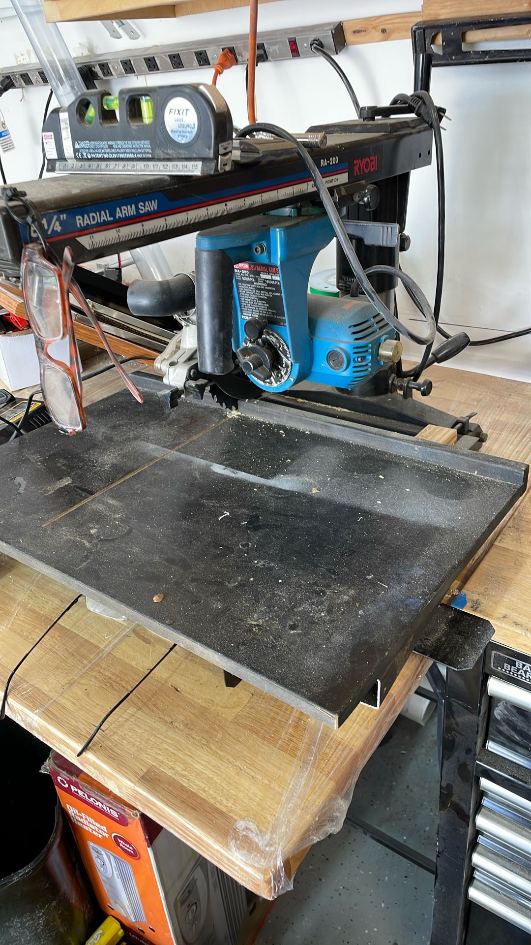 Radial arm saw