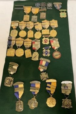 set of 29 marksman and sharp shooter awards/pins from the 1950s