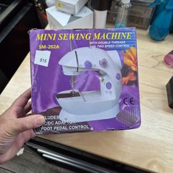 New MINI SEWING MACHINE 