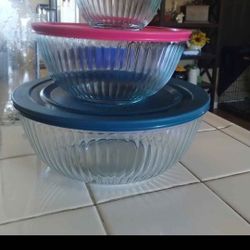 3 Pyrex Storage Bowls With Lids $18