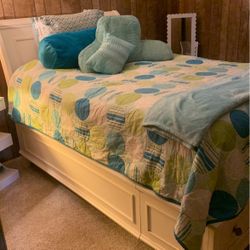 Queen Bed W/new Mattress