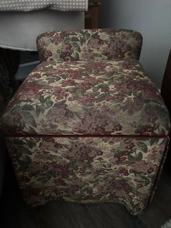 Vanity chair