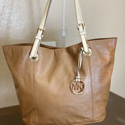Michael Kors Jet Set Leather Tote