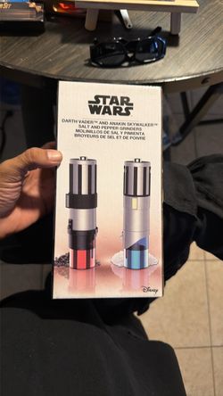 Star Wars Lightsaber Salt and Pepper Grinder Set