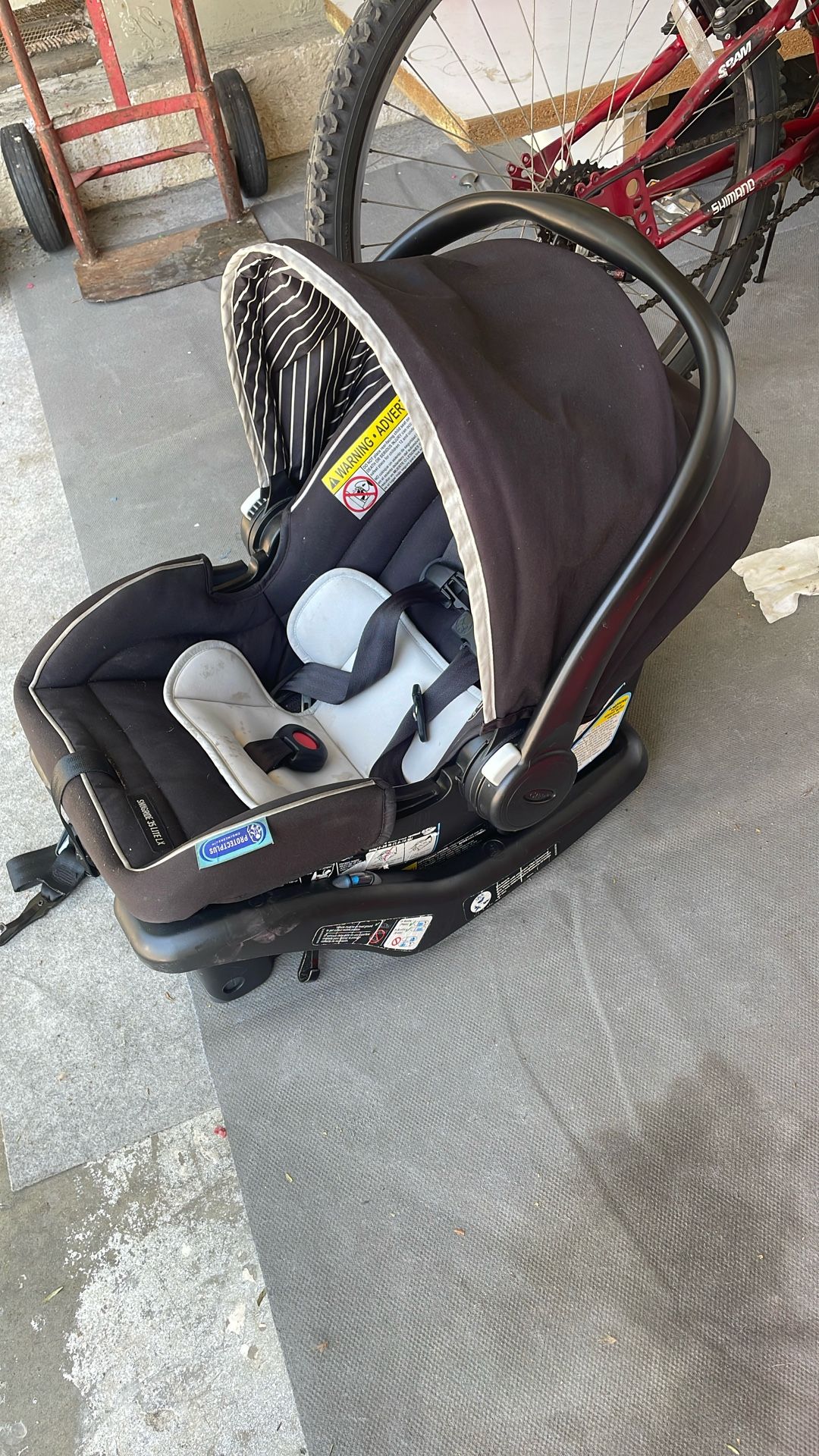 Graco SnugRide car seat