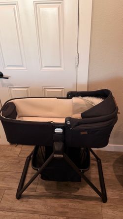 Nuna Bassinet and Stand