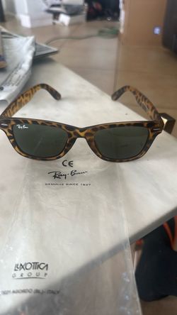 Ray-Ban Wayfarer Sunglasses Tortoise Frame