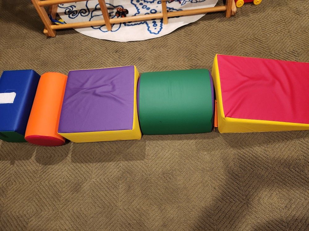 Climb and Crawl Playset 5 Pieces Like New