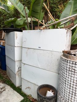 FREE for pick up today 8 white veradek plastic resin planter boxes