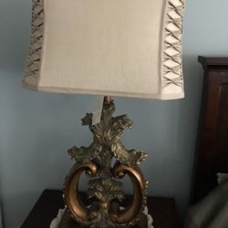 A Set Of 2 Beautiful Table Lamps.  Wood Base With Gold Accent 