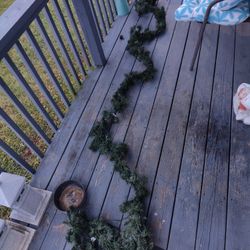 Christmas Tree 🎄 And Garland 