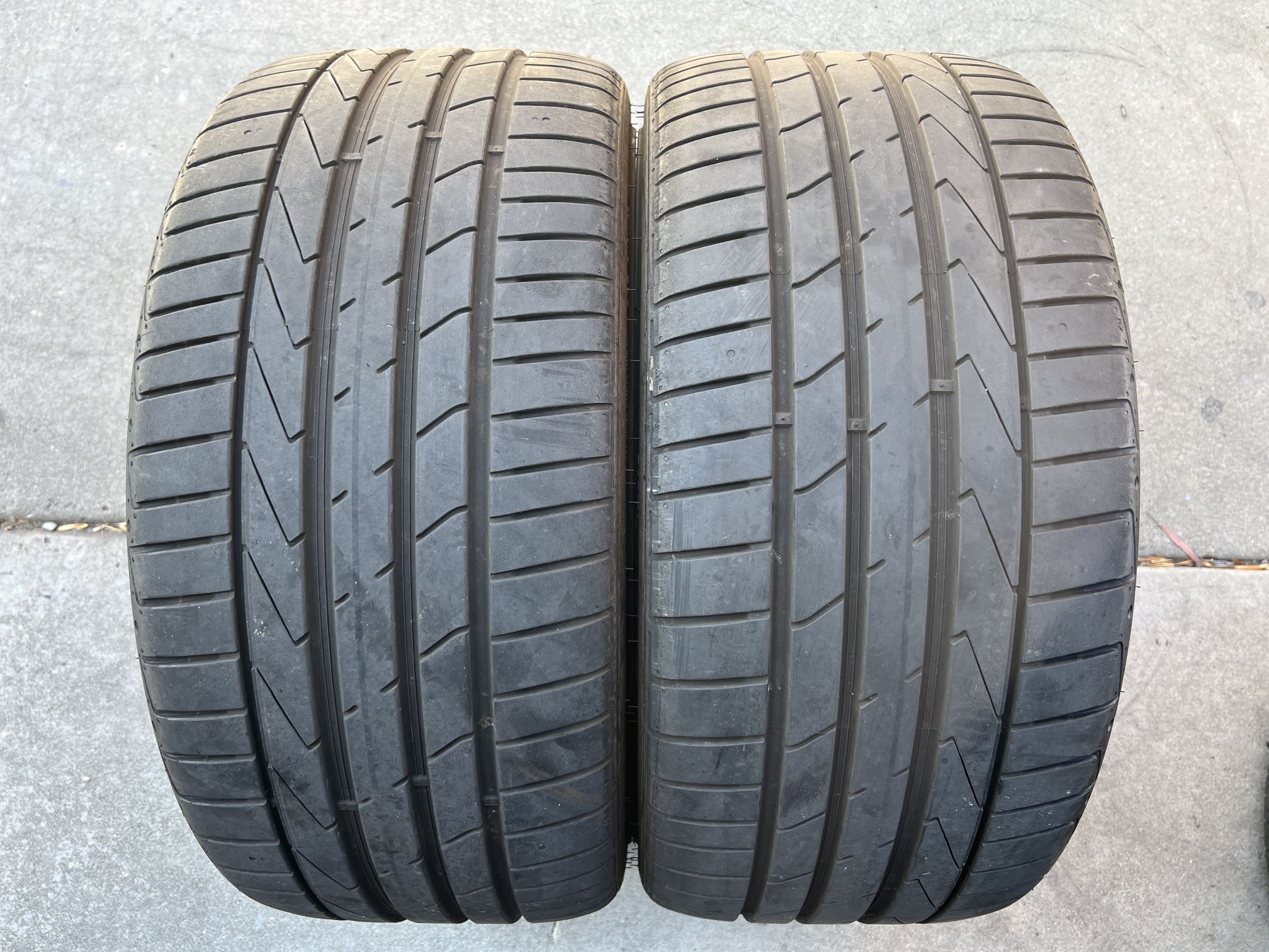 2 Hankook Tires 245/35/19