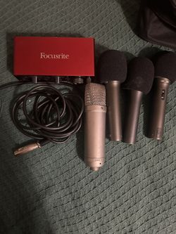 Focusrite Scarlett 2i2 Gen 3 - 1 Rode NT1-A Condenser Microphone - 3 Samson Q2U Dynamic Mic
