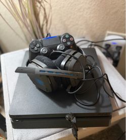 Play Station 4 (PS4)  ( Pre-Owned)
