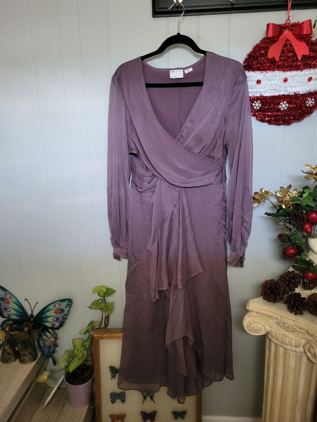 ASOS DESIGN Size 8 (US) Womn’s Long Sleeved Mauve Ruched Knee Length - GENTLY USED! Great Condition!