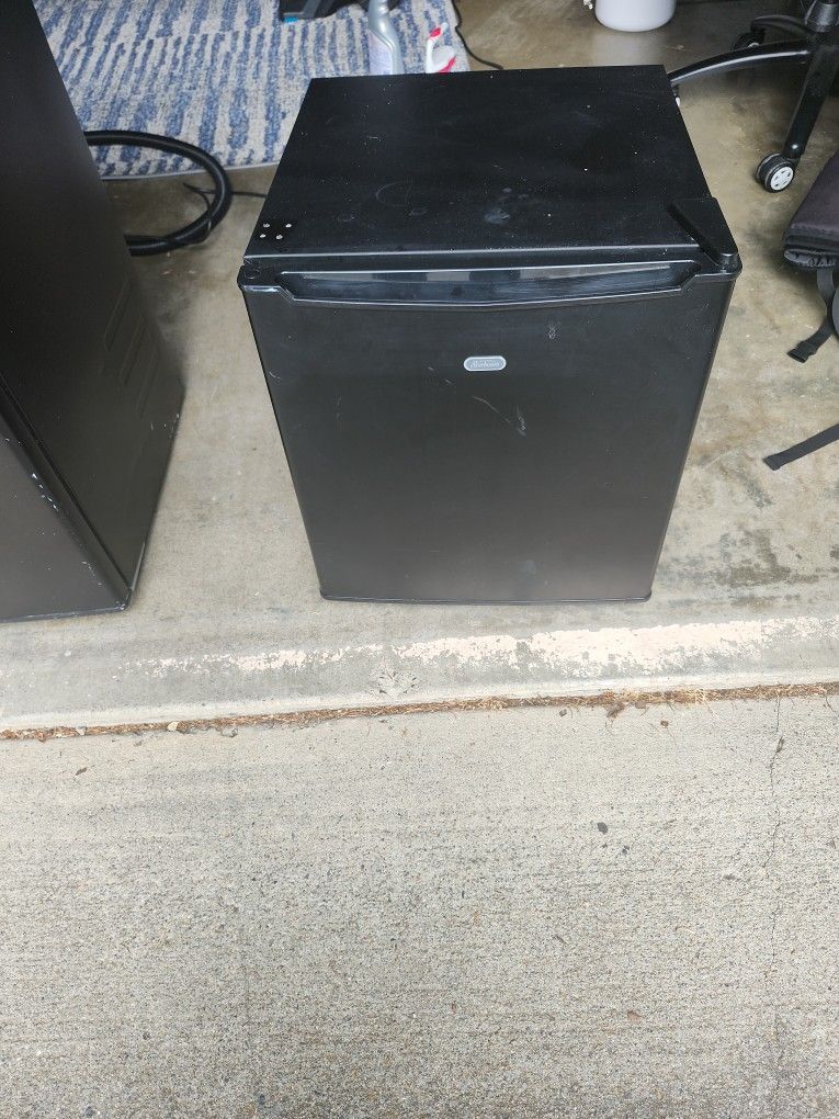 Sunbeam Mini Fridge 1.7 Cu Foot