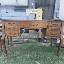 Sewing Machine With Different sewing Patterns