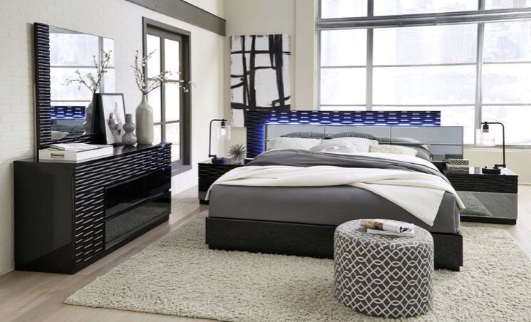 NEW 5 PCS PLATFORM QUEEN BEDROOM SET WITH LED LIGHTS