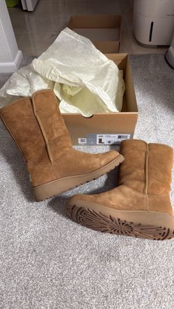 Ugg Amie Boots Size 6