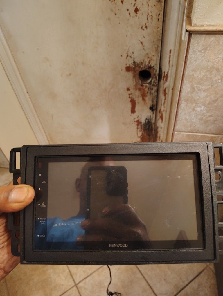 Kenwood Double Den With Mic and Back Up Camera Hook Up.