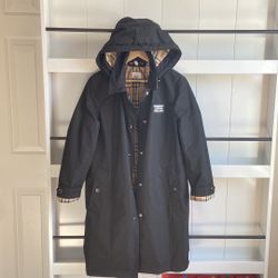 Burberry rain jacket. Size 6. (S-M)