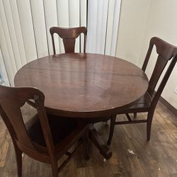 Table With 3 Chairs 1 Is Broken 
