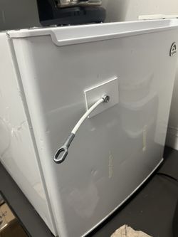 Igloo Mini Fridge 