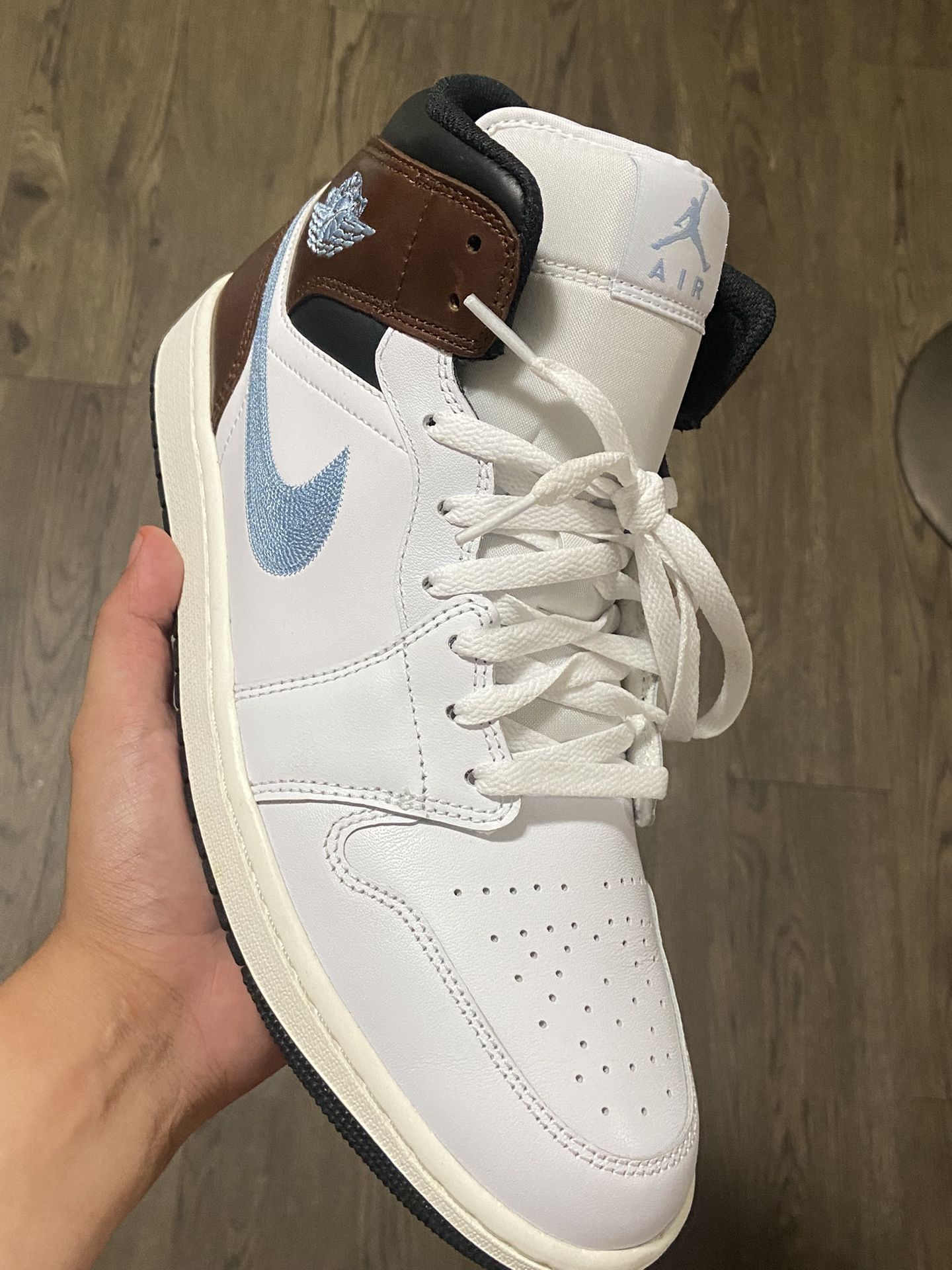 Jordan 1 Mid 