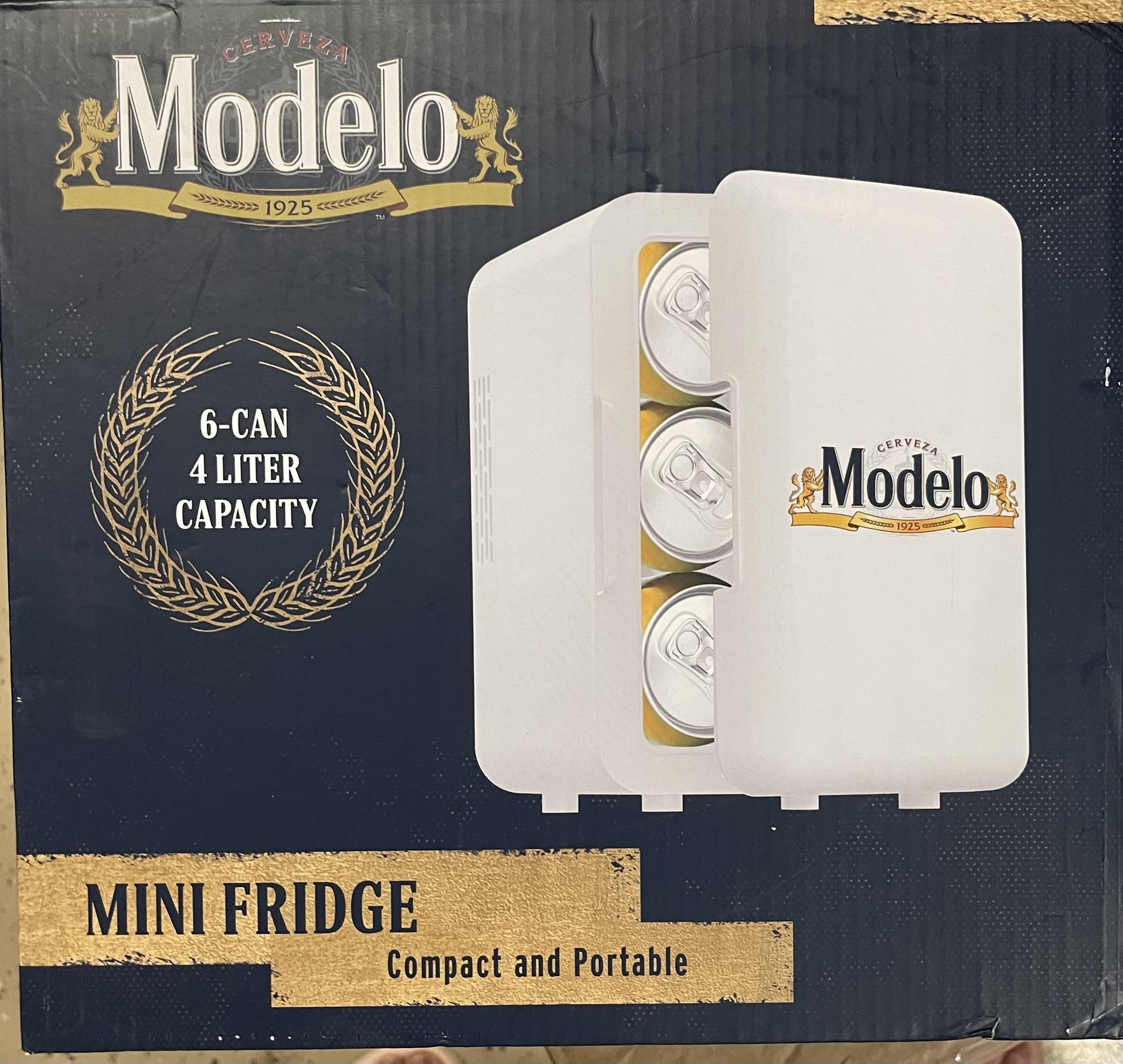Modelo 6 can 4 Liter Capacity Mini Fridge