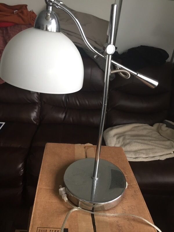 Desk lamp