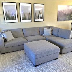 BRAND NEW SECTIONAL COUCH GREAT CONDITION SUPER CLEAN AND COMFY 