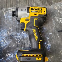 DEWALT 20VMAX XR BRUSHLESS 1/4"(6MM) CORDLESS IMPACT DRIVER NEW (TOOL ONLY) PRICE IS FIRM 